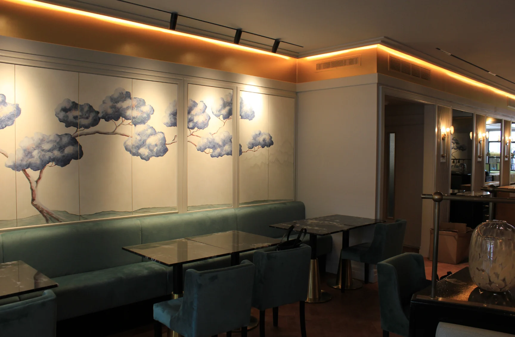 Air conditioning installation for a hotel