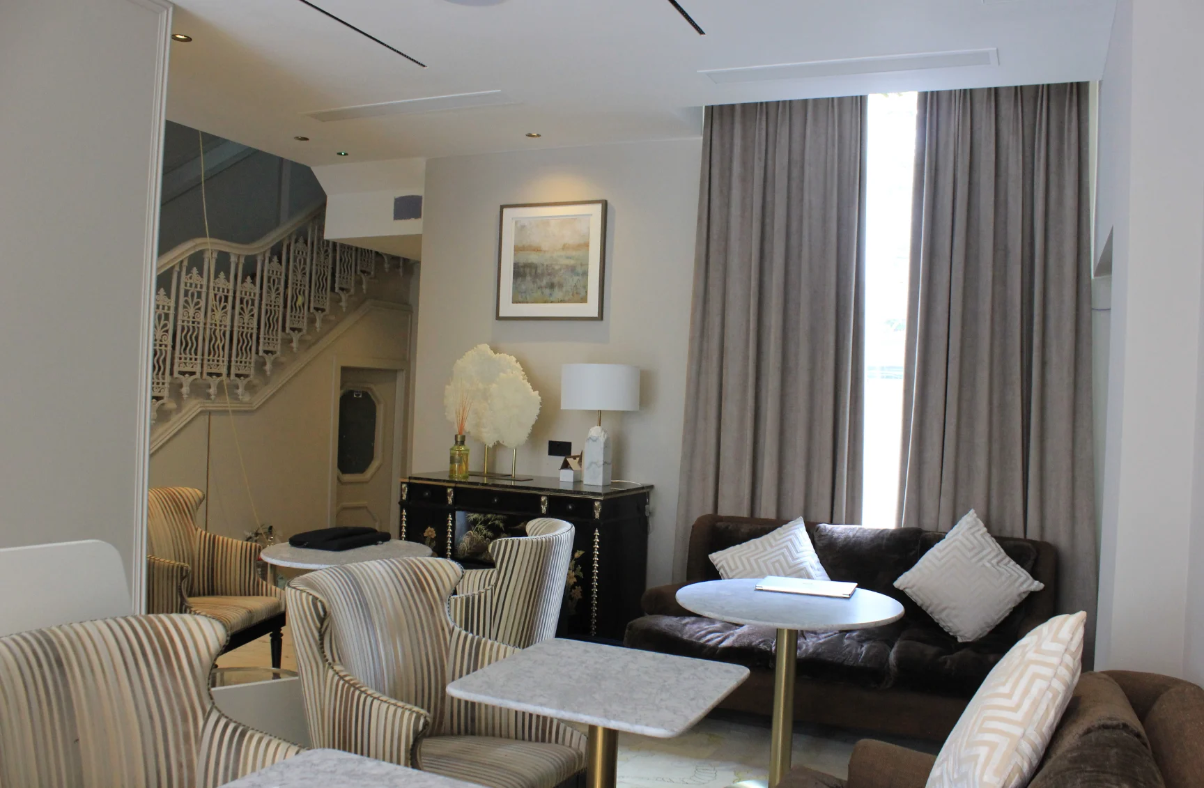 Air conditioning in a hotel lounge