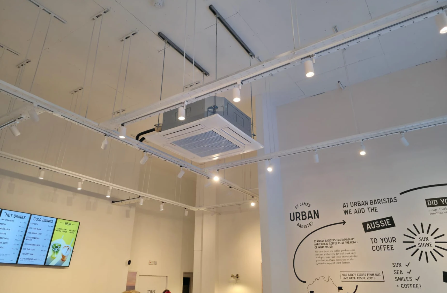Air conditioning installation for a cafe